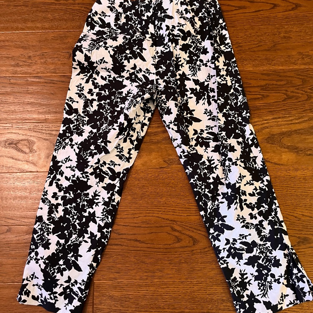 GAP Monochrome Floral Stretch Pants‎ - Picture 2 of 4